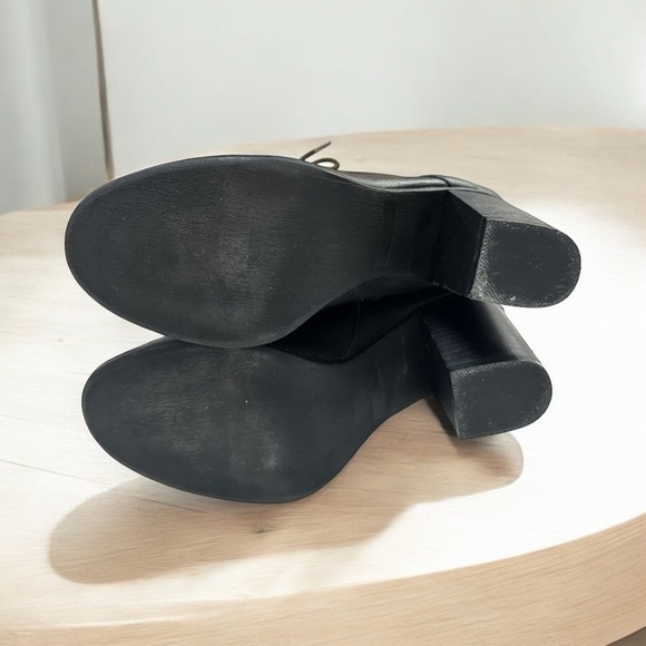 Apt. 9 Green and Black Ankle Boots with Chunky Heels and Lace-Up Design - Picture 4 of 5